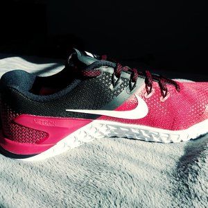 Men's 8.5 - Nike Metcon 4 Red, Black